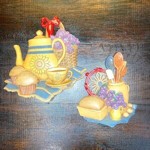 Home Interiors Set Of 2 Kitchen Wall Hangings 3373 Teapot Bread Muffin.